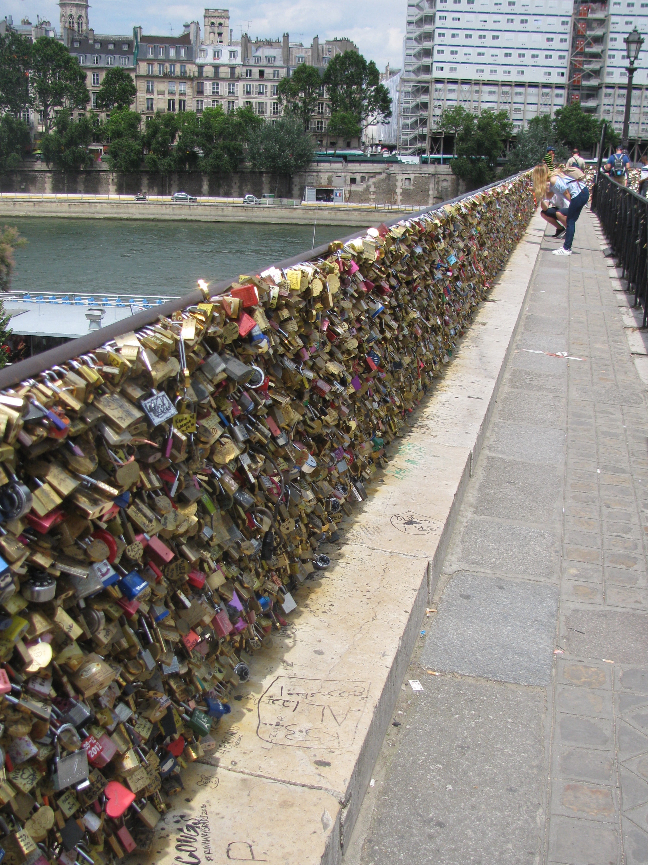 Pont des Arts love locks 